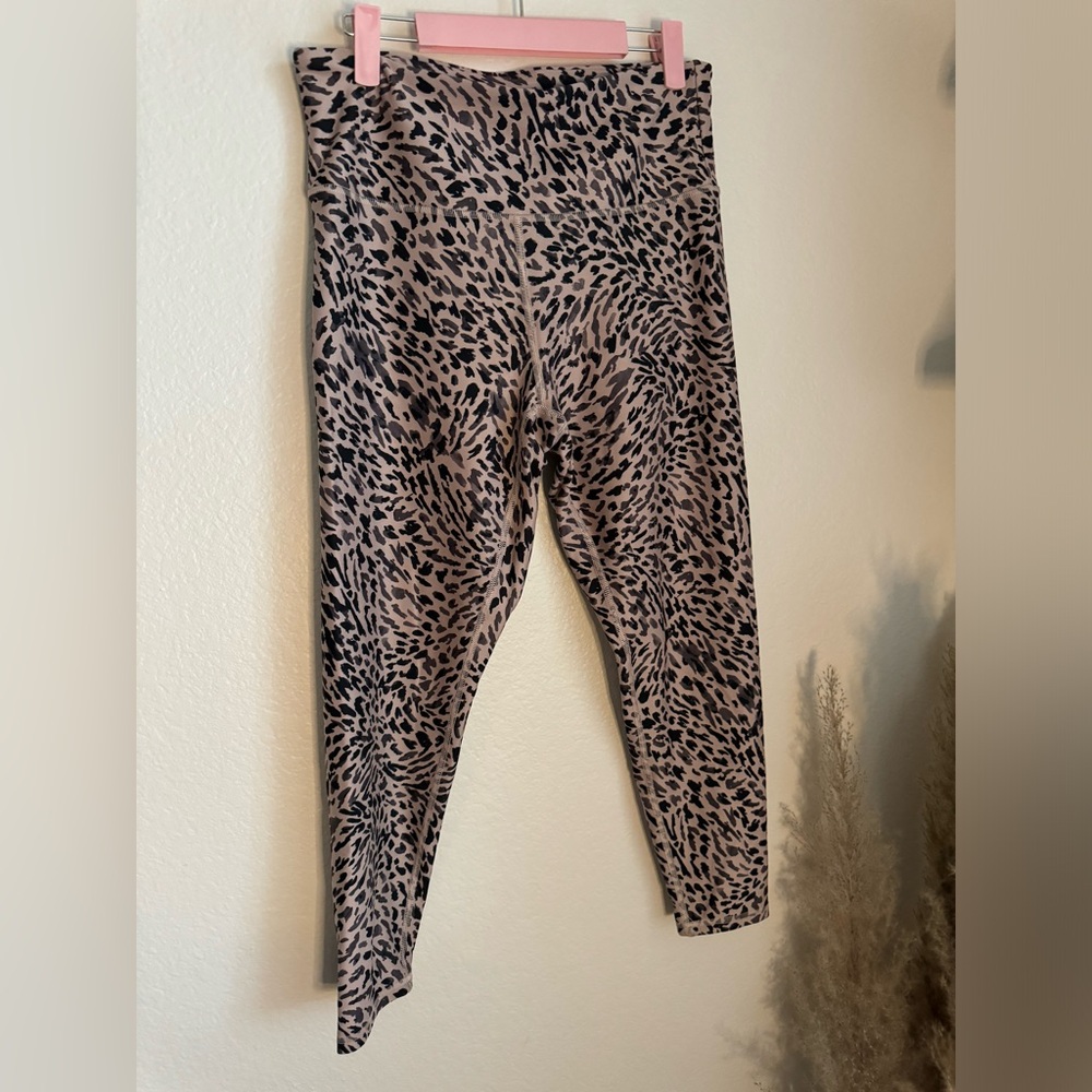 Preloved Jessica Simpson Animal Print Athletic Leggings Size Large